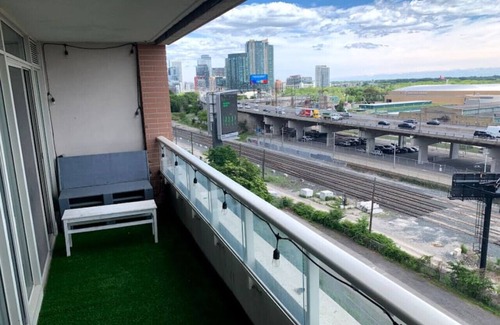 King West Village Condominio | Cozy 1BR Trendy Condo in Liberty Village with Balcony