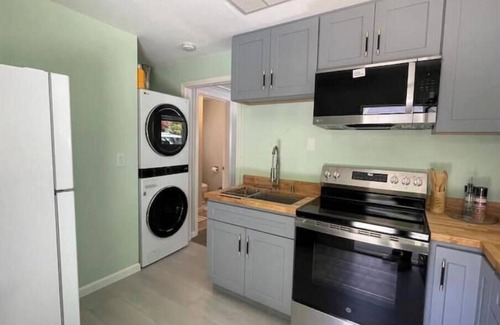Bothell Casa | Cozy 1BR w/ Garden Oasis and Free Parking