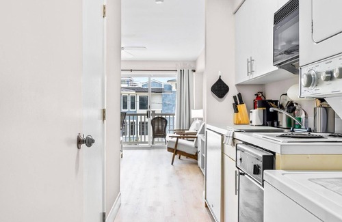 North End Condominio | Cozy 1BR w Ocean Views & Parking - OCNJ