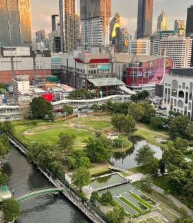 Uruphong Apartamento | Cozy 1br walk to BTS and Airport Rail Link Close to Malls M11