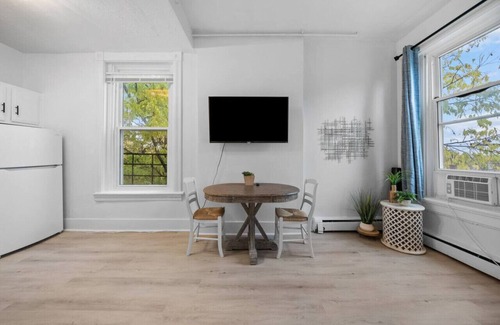 Mount Auburn Apartamento | Cozy 1BR with Parking | Near UC, Zoo, Downtown
