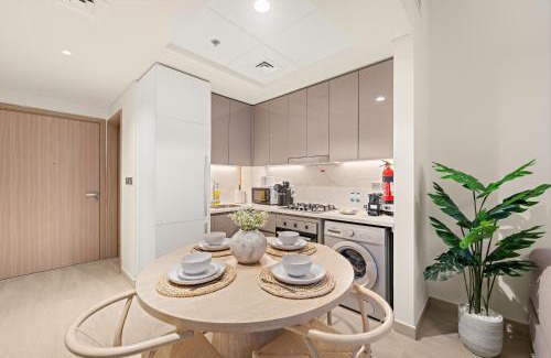 Nad Al Sheba Apartamento | Cozy 1BR with Pool View & Balcony