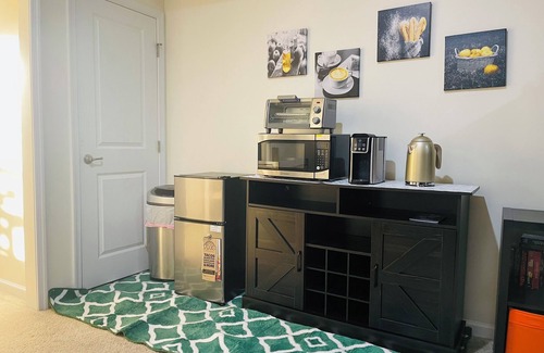 Washington Casa | Cozy 1st Fl inside 4 level Townhome in DC w/private entrance, WiFi & onsite W/D