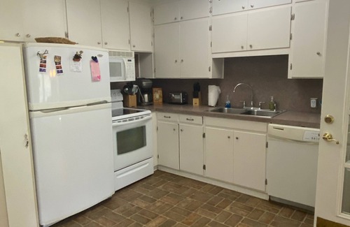 Kingston Casa | Cozy 2/1 Across from Caney Boat Ramp RV/Boat Parking