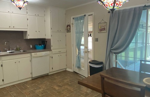 Kingston Casa | Cozy 2/1 Across from Caney Boat Ramp RV/Boat Parking