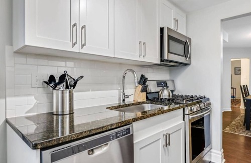 Detroit Apartamento | Cozy 2/1 Apt near the Villages | Free Parking