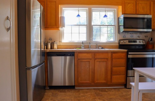 Greensboro Casa | Cozy 2/1 House in Quiet Greensboro Neighborhood