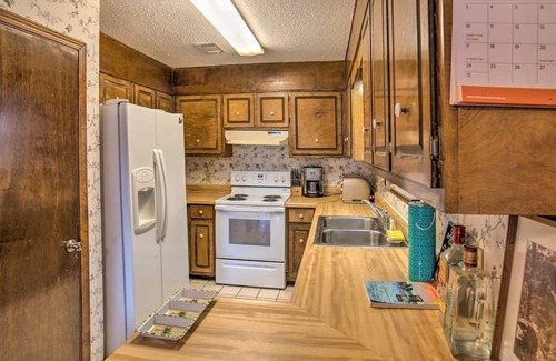 Northeast Pensacola Condominio | Acogedor 2 / 2. 5 Casas adosadas cerca de la cubierta de playas / barbacoa con balcón privado principal