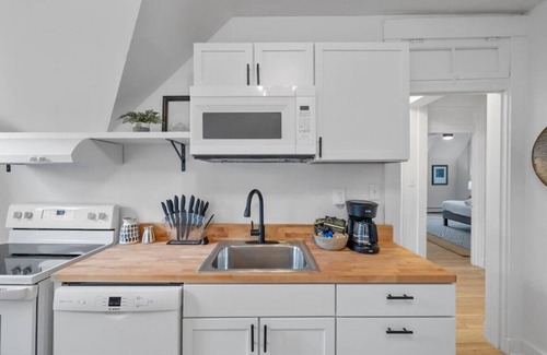 Mount Auburn Apartamento | Cozy 2.5BR near Zoo | Hospitals | UC | Free Parking