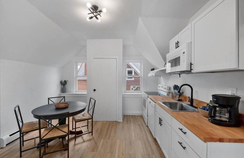 Mount Auburn Apartamento | Cozy 2.5BR near Zoo | Hospitals | UC | Free Parking