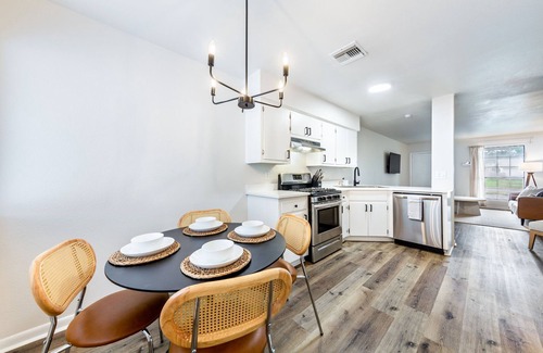 Sweetbriar Casa | Cozy 2 BD South Austin Stay, 8 min to South Congress Restaurants