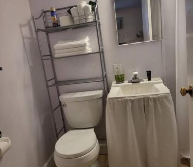 Weirs Beach Apartamento | Cozy 2 bdrm 2 bth condo walking distance to Weirs!