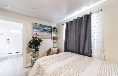Santa Clarita Casa | Cozy 2 bdrm Home in the Heart of SCV near Six Flags
