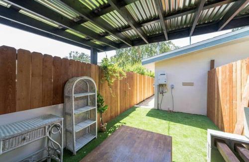 Santa Clarita Casa | Cozy 2 bdrm Home in the Heart of SCV near Six Flags