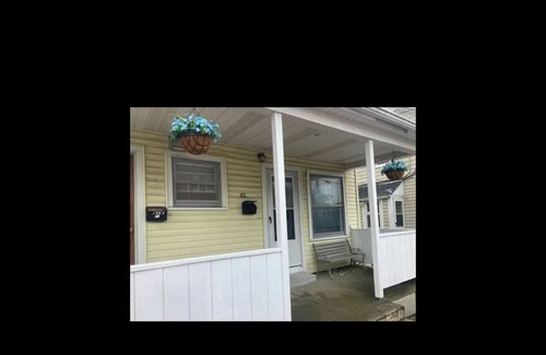 Westerly Apartamento | Cozy 2 Bed 1 Bath Near Downtown & Beaches