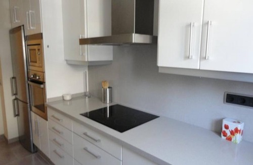 Torredembarra Apartamento | Apartamento de 2 habitaciones con piscina y parking a 150m de la playa en Torredembarra