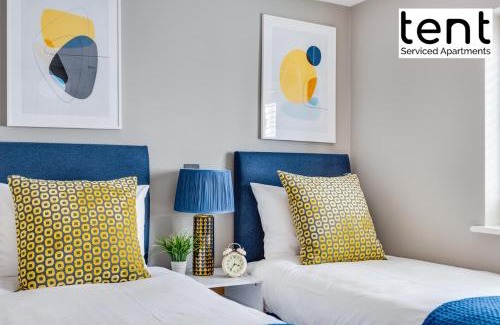 Runnymede Apartamento | COZY 2 BED Apt Steps to town centre by Tent Serviced Apartments Egham with Free Parking and Wifi