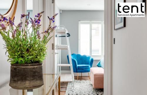 Runnymede Apartamento | COZY 2 BED Apt Steps to town centre by Tent Serviced Apartments Egham with Free Parking and Wifi