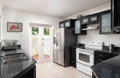 Folkestone Casa | Cozy 2-Bed Barbados Vacation Rental Near Limegrove – Walk to Beach & Restaurants