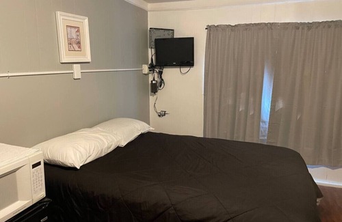 Pottsboro Cabina | Cozy 2 Bed Cabin at Mill Creek Marina: Cabin 6