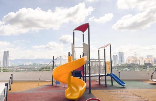 Pengkalan Tentera Udara Diraja Malaysia Apartamento | Cozy 2-bed retreat - F&B Mart - Chan Sow Lin