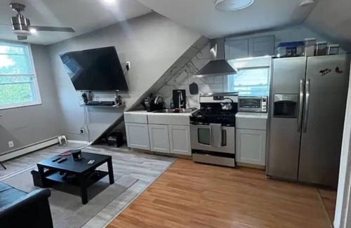 Hillside Apartamento | Cozy 2 Bed Room Apartment near Airport