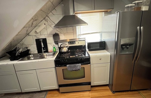Hillside Apartamento | Cozy 2 Bed Room Apartment near Airport