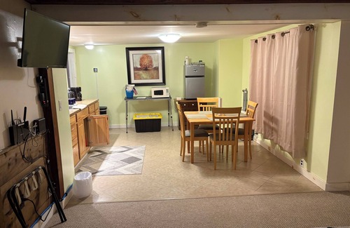 Bridgton Apartamento | Cozy 2-Bed Suite / Studio with WiFi and AC in welcoming Lakes Region Bridgton