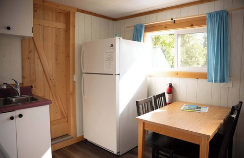 Tobermory Cabina | Cozy 2‑Bed Waterfront Cabin | Near Bruce Peninsula