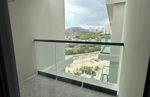 La Cruz de Huanacaxtle Condominio | Cozy 2-bedroom beachfront condo in La Cruz de Huanacaxtle with AC, fitness room
