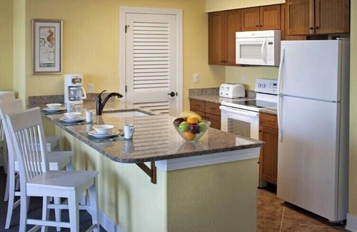 Palmetto Dunes Condominio | Cozy 2-bedroom condo with daily golf, fitness room, WiFi in Hilton Head Island.