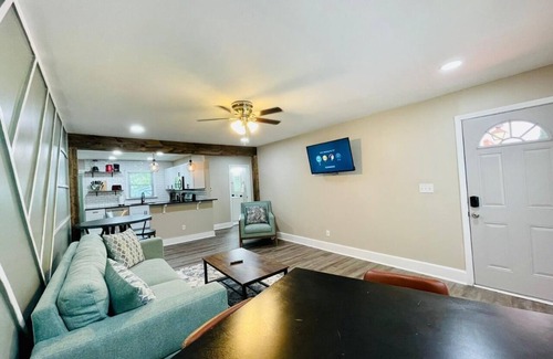Marietta Casa | ✶ Cozy 2 Bedroom 1 Bath Entire House ✶