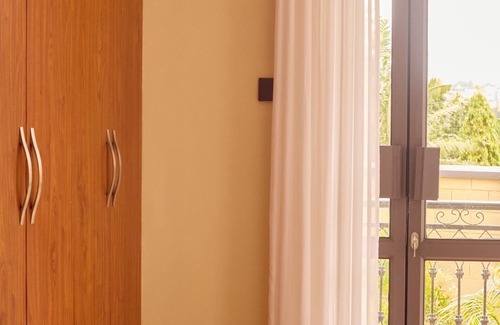 Lubowa Apartamento | Cozy 2-bedroom apartment in welcoming Bwebajja Dundu with WiFi, AC - 004