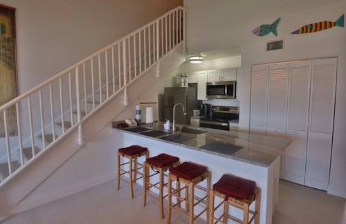 South Bimini Apartamento | Cozy 2-bedroom apartment in gorgeous Bimini Cove Resort and Marina with WiFi, AC