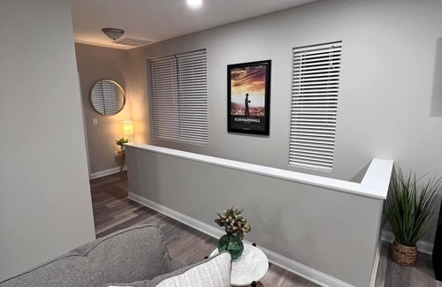 Huntington Apartamento | Cozy 2-bedroom apartment located next to St. Mary's Hospital!