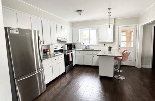 Biddeford Apartamento | Cozy 2 Bedroom Apartment in Downtown Biddeford Pet-Friendly.