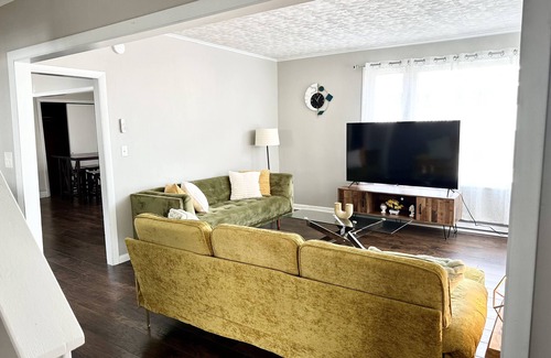Biddeford Apartamento | Cozy 2 Bedroom Apartment in Downtown Biddeford Pet-Friendly.