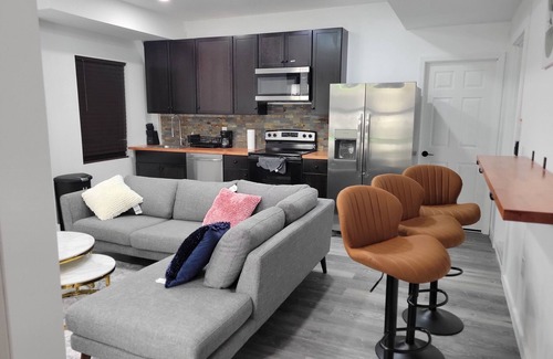 Elizabeth Apartamento | Cozy 2-bedroom apartment in awesome Elizabeth with WiFi, AC