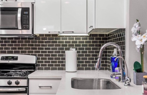 Downtown Apartamento | Cozy 2-bedroom apartment in pleasant Glendale with WiFi, AC