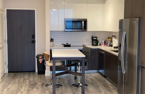 North Buckhead Apartamento | Cozy 2 bedroom apartment that feels like home with a rooftop heated jacuzzi.