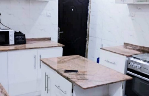 Alimosho Apartamento | Cozy 2-bedroom apartment in a pleasant area in Abesan Lagos with AC, WiFi,Solar