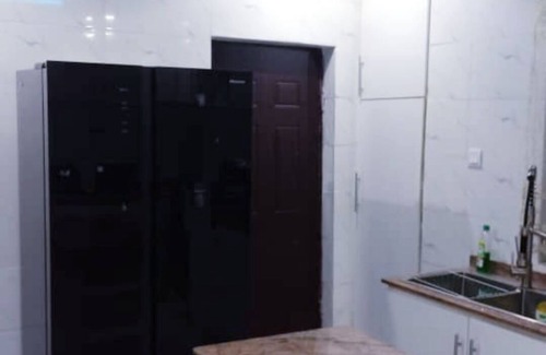 Alimosho Apartamento | Cozy 2-bedroom apartment in a pleasant area in Abesan Lagos with AC, WiFi,Solar