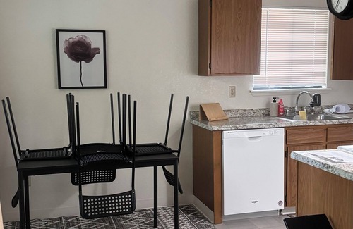 Burien Apartamento | Cozy 2-bedroom apartment in charming Burien with WiFi near SeaTac airport