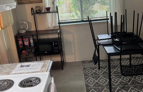 Burien Apartamento | Cozy 2-bedroom apartment in charming Burien with WiFi near SeaTac airport