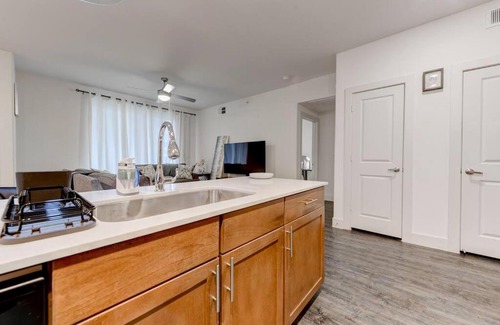 North Burnet Apartamento | Cozy 2-bedroom apartment with pool view @ Domain Northside