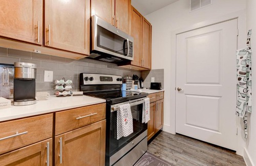 North Burnet Apartamento | Cozy 2-bedroom apartment with pool view @ Domain Northside