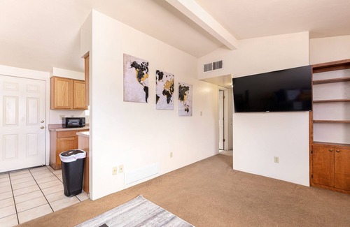 Midtown Casa | Cozy 2 bedroom Apt in Tucson | Laundry
