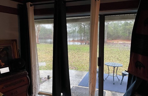 Bogalusa Apartamento | Cozy 2 bedroom apt on Bateman lake.Getaway to the peace and quiet in the country