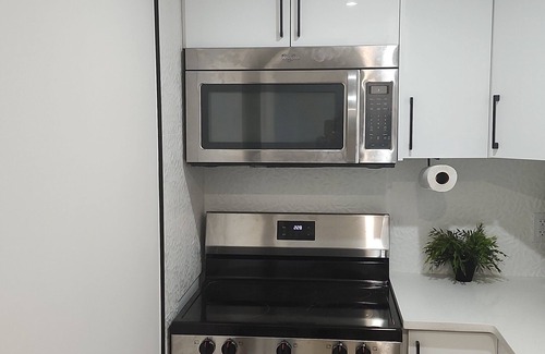 Northeast Edmonton Casa | Cozy 2-bedroom basement suite, fully furnished for comfort and convenience.