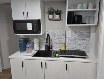 Pinehouse Apartamento | Cozy 2 bedroom basement with side entrance
